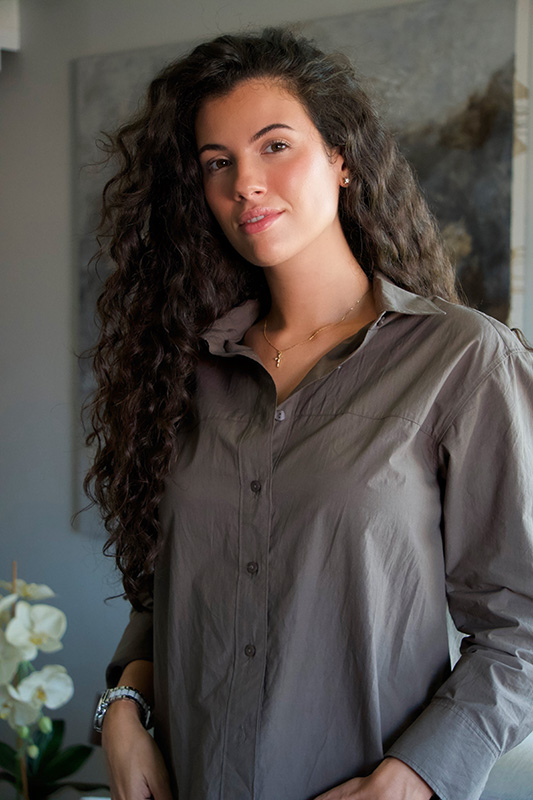 Eva Pradas, diseñadora de estilo contemporaneo en el estudio de interiorismo Prada's Desing